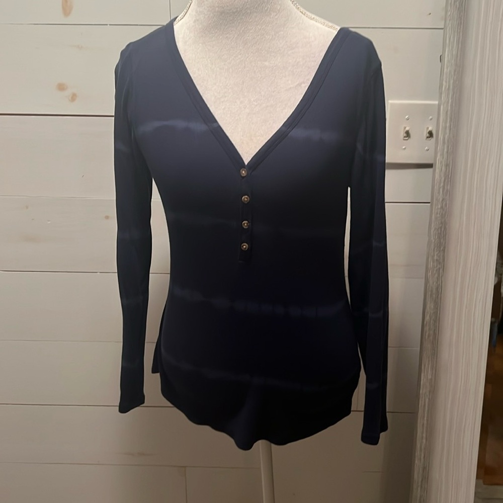 AE tie dye navy long sleeve top